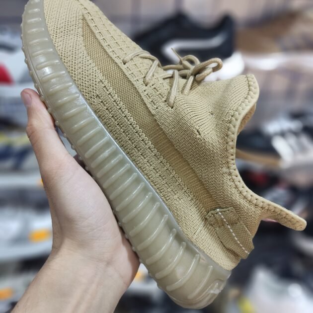 YEEZY حذاء رياضي