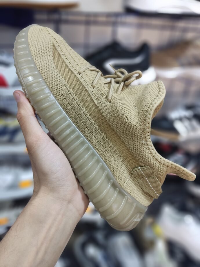 YEEZY حذاء رياضي